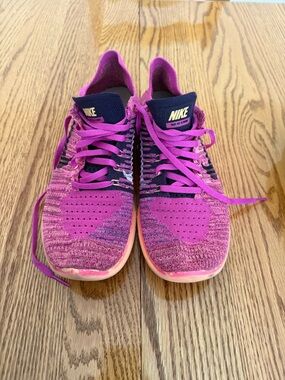 Nike Kids/Women’s Flyknit Tennis Shoes - Size 7Y